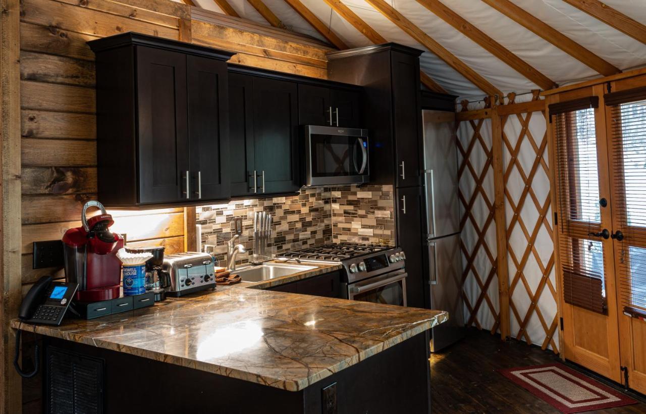 Vila Tranquil Haven Luxy Yurt - Creekside Glamping With Private Hot Tub Topton Exteriér fotografie