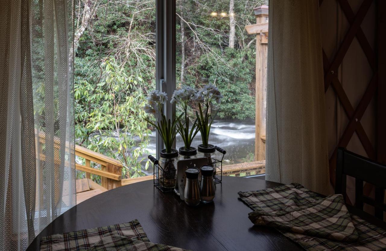 Vila Tranquil Haven Luxy Yurt - Creekside Glamping With Private Hot Tub Topton Exteriér fotografie